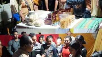 Gubernur NTT dan Tegur Sapa: Etika Wajah dalam Kunjungan ke Stand Ekonomi Kreatif OMK